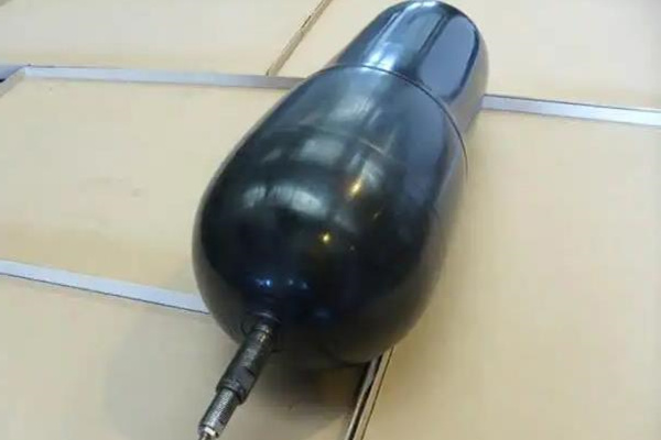 蓄能器里面的液压油有哪些污染与危害？